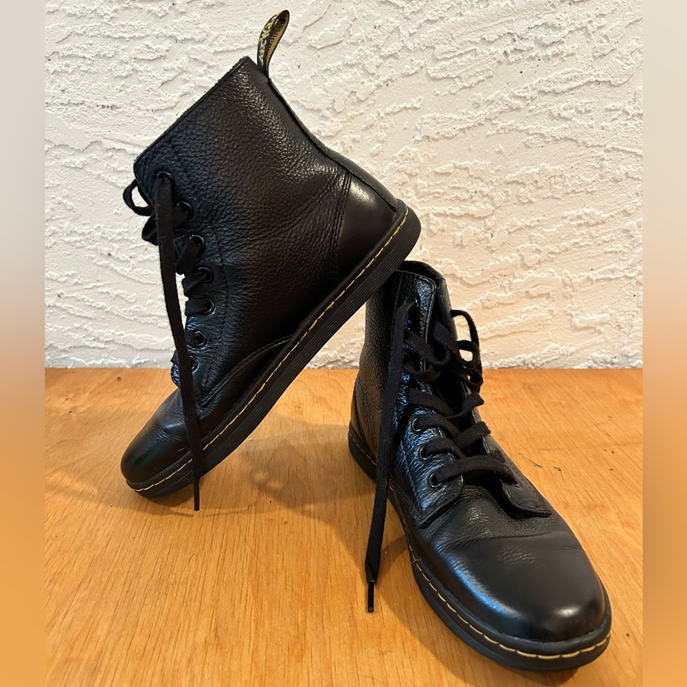 Dr Martens Leyton Boot, black- size Women’s 8